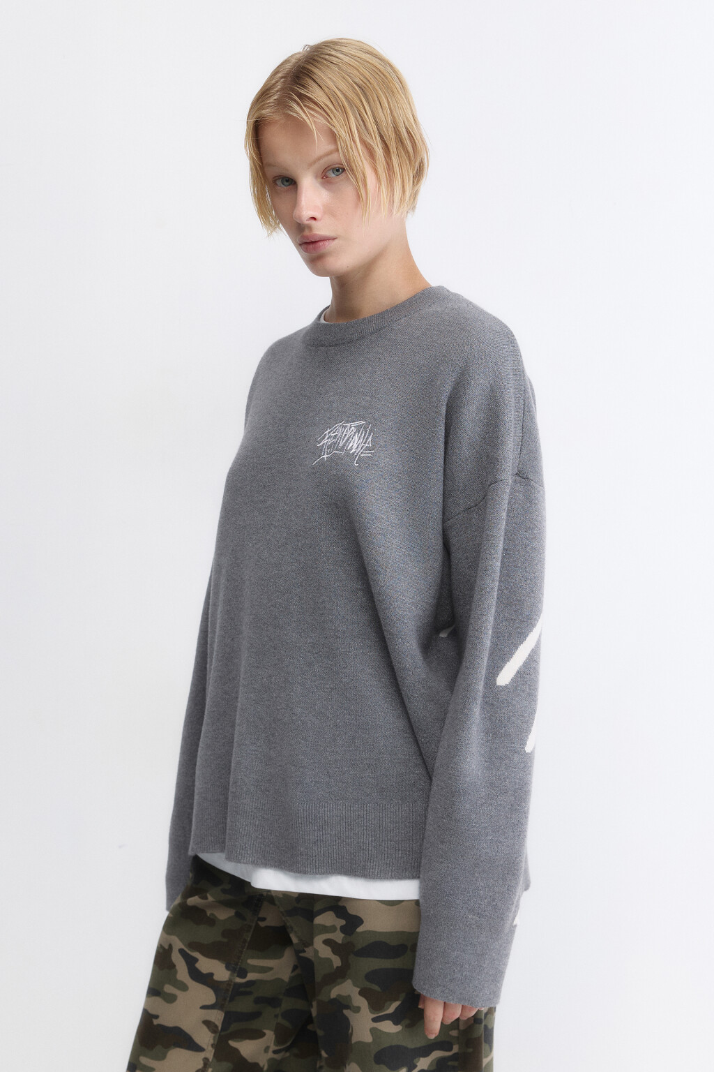 Джемпер oversize вязаный с принтом - цвет серый - 5