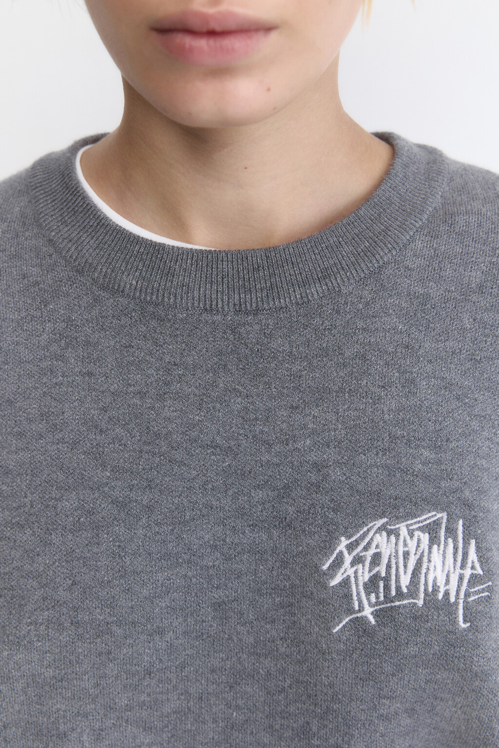 Джемпер oversize вязаный с принтом - цвет серый - 7