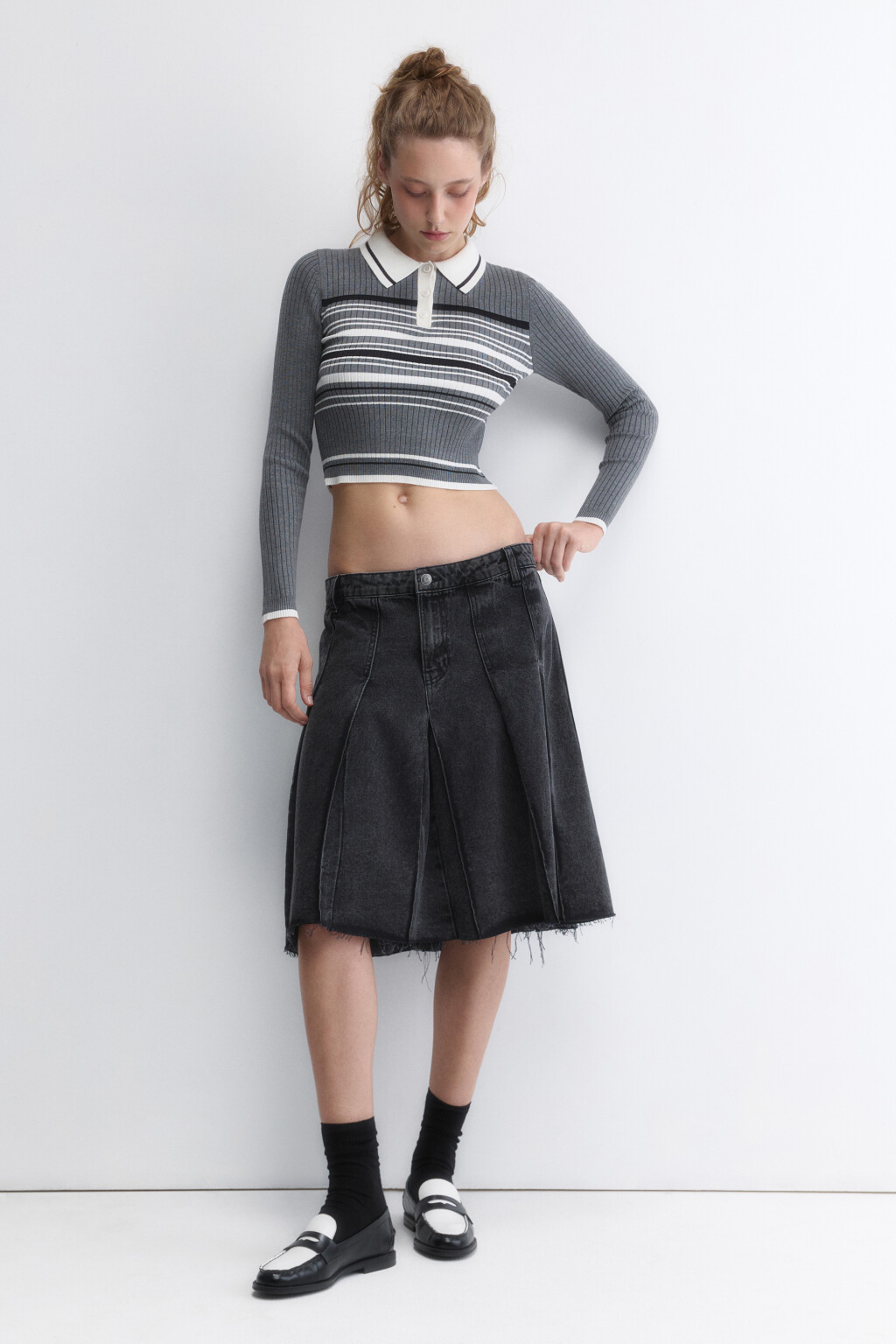 Джемпер вязаный укороченный с воротником-поло - цвет серый - 5