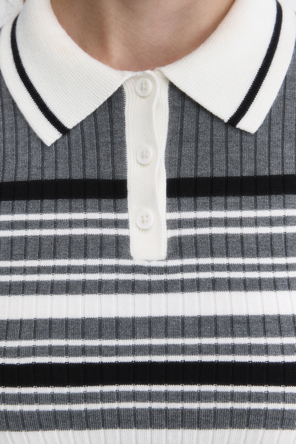 Джемпер вязаный укороченный с воротником-поло - цвет серый - 6