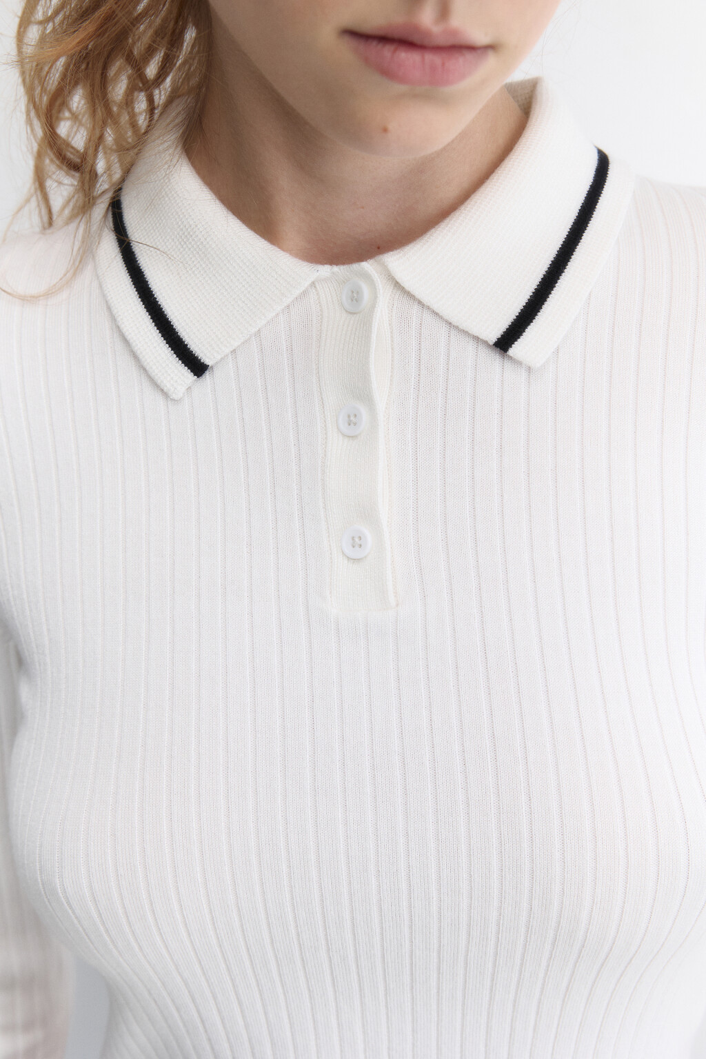 Джемпер вязаный укороченный с воротником-поло - цвет молочный - 6