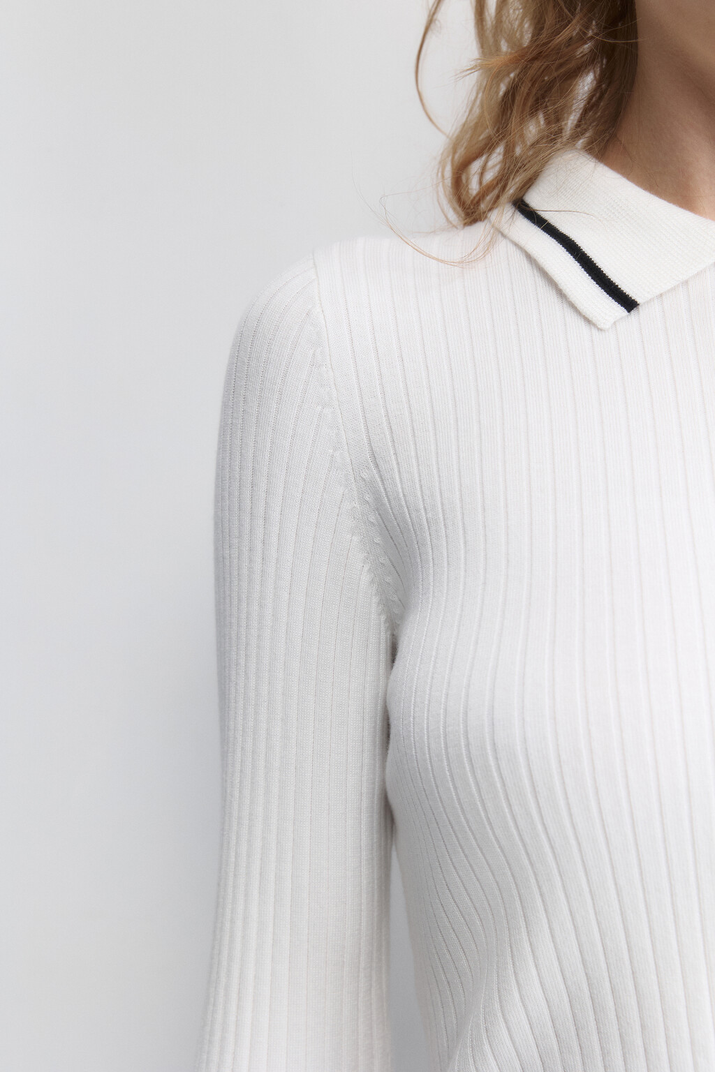 Джемпер вязаный укороченный с воротником-поло - цвет молочный - 7