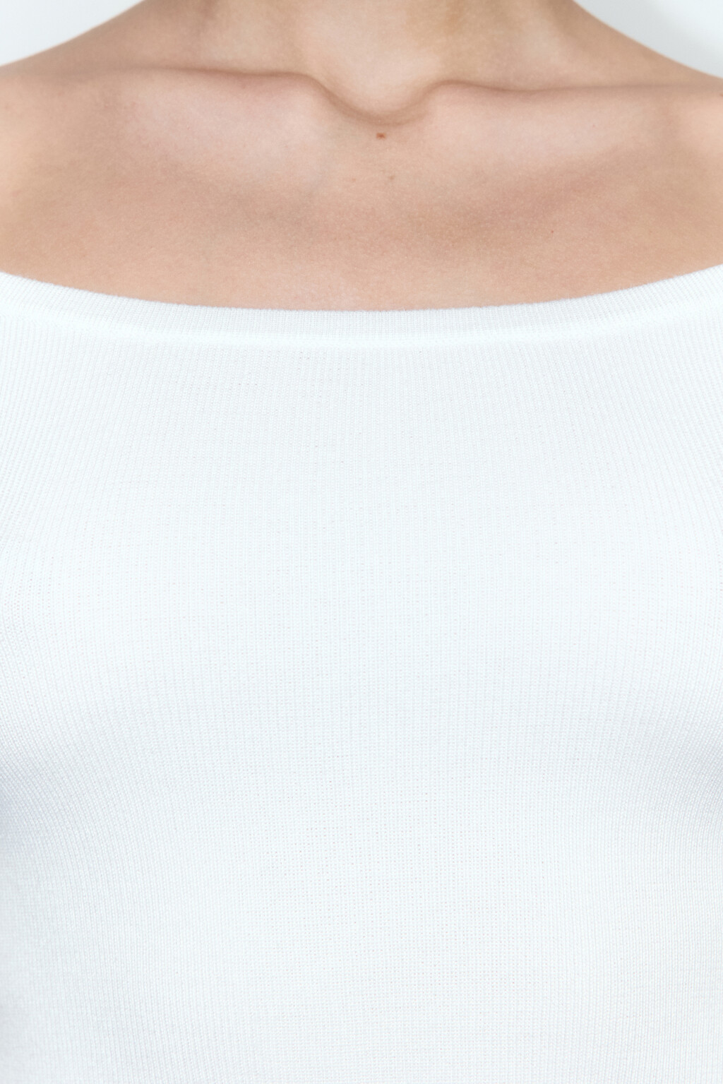 Блузка-топ в рубчик с открытыми плечами - цвет молочный - 6