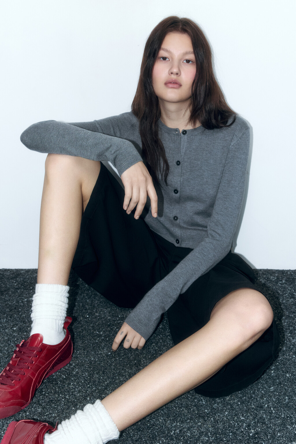 Кардиган вязаный укороченный с круглым вырезом - цвет серый - 1