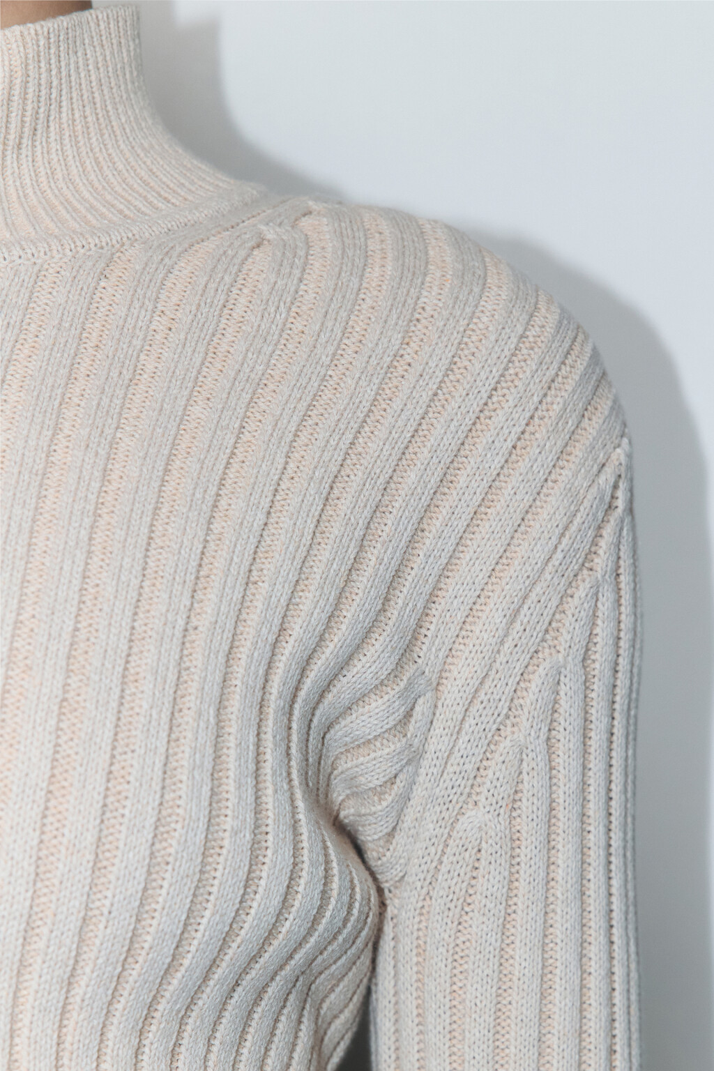 Кардиган вязаный на молнии с воротником-стойкой - цвет бежевый - 7