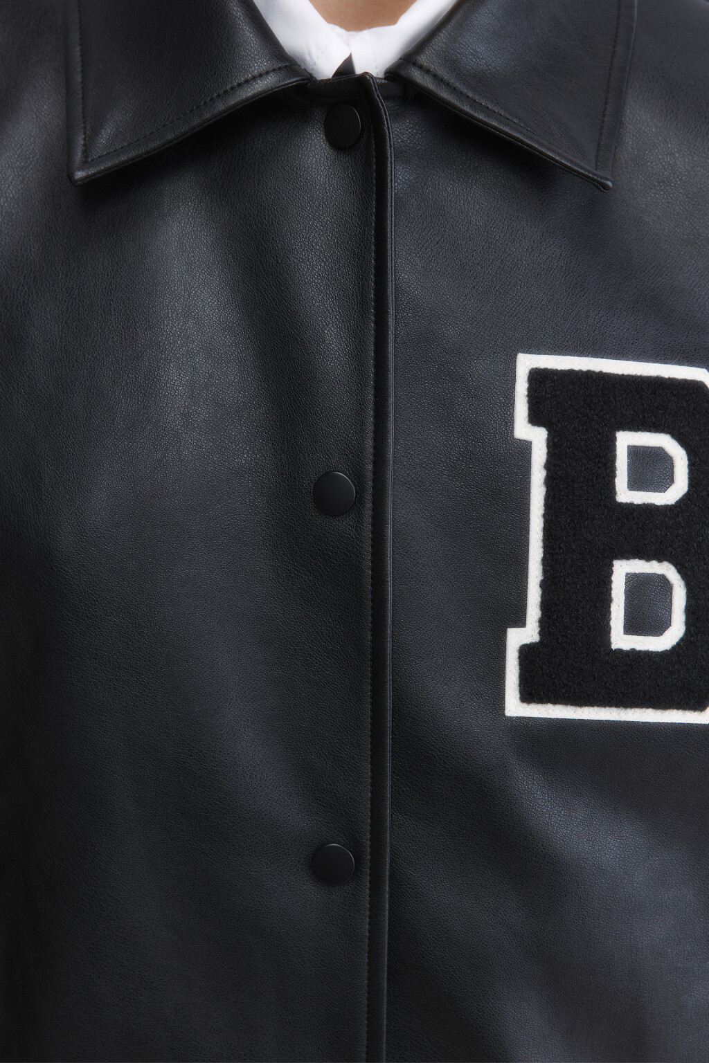 Куртка-бомбер с контрастными рукавами и нашивкой - цвет мультиколор - 6