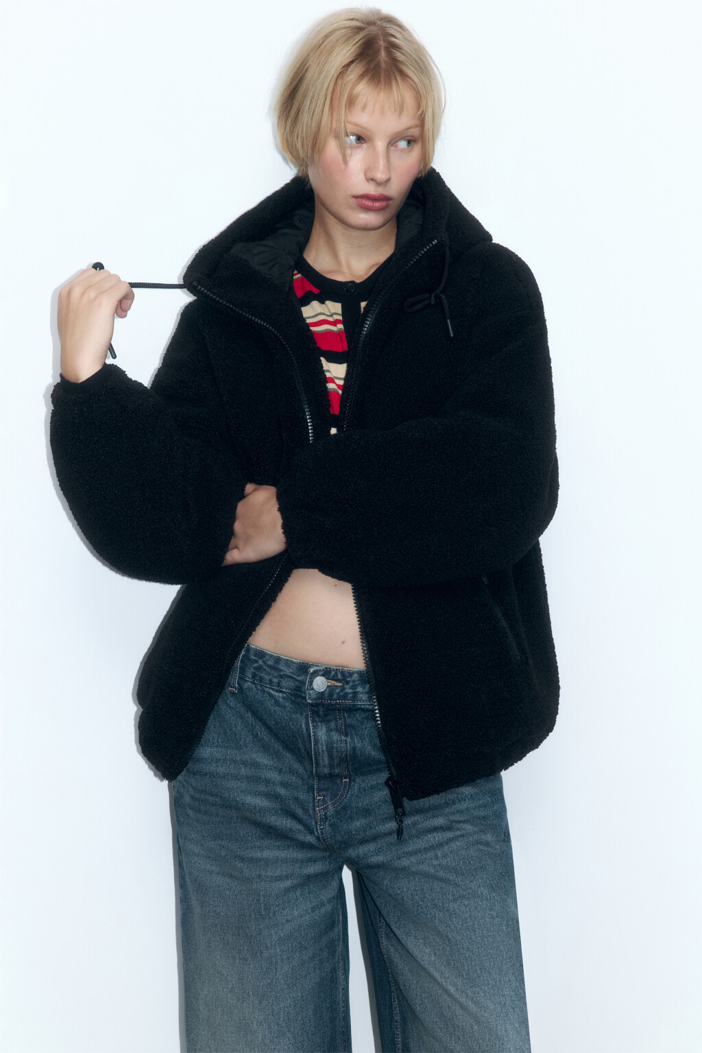 Куртка из искусственного меха с капюшоном - цвет черный - 2