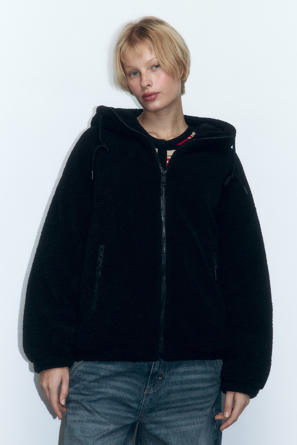 Куртка из искусственного меха с капюшоном - цвет черный - 3