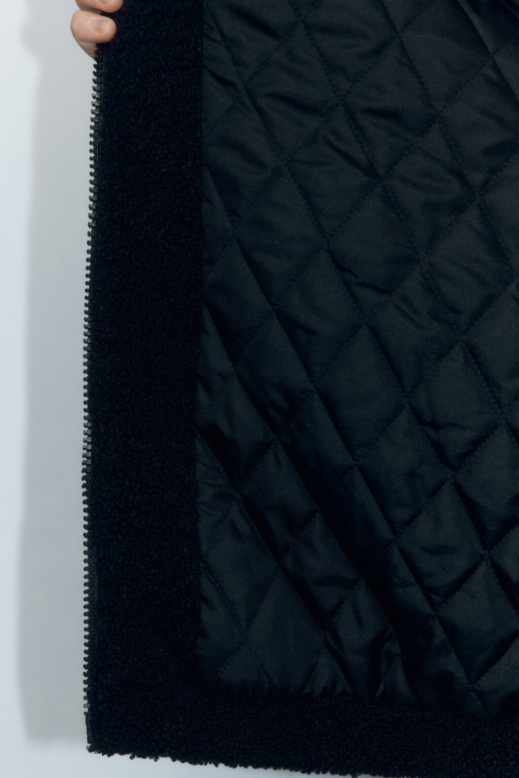 Куртка из искусственного меха с капюшоном - цвет черный - 9