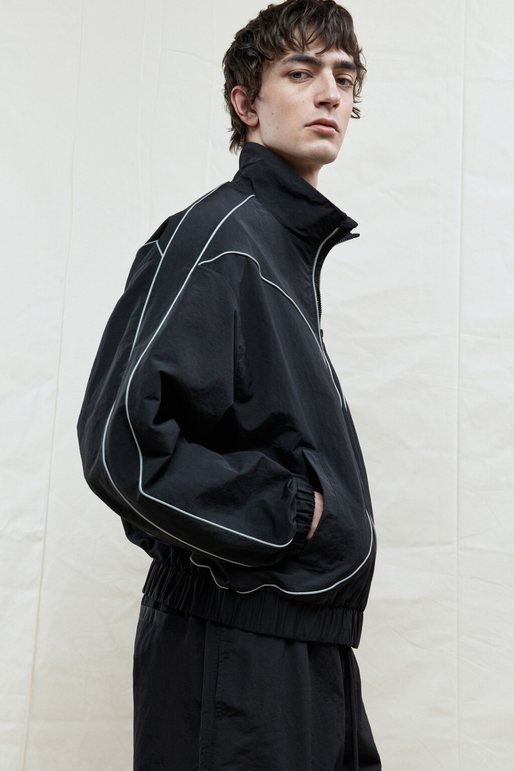 Куртка-олимпийка спортивная с лампасами - цвет черный - 1