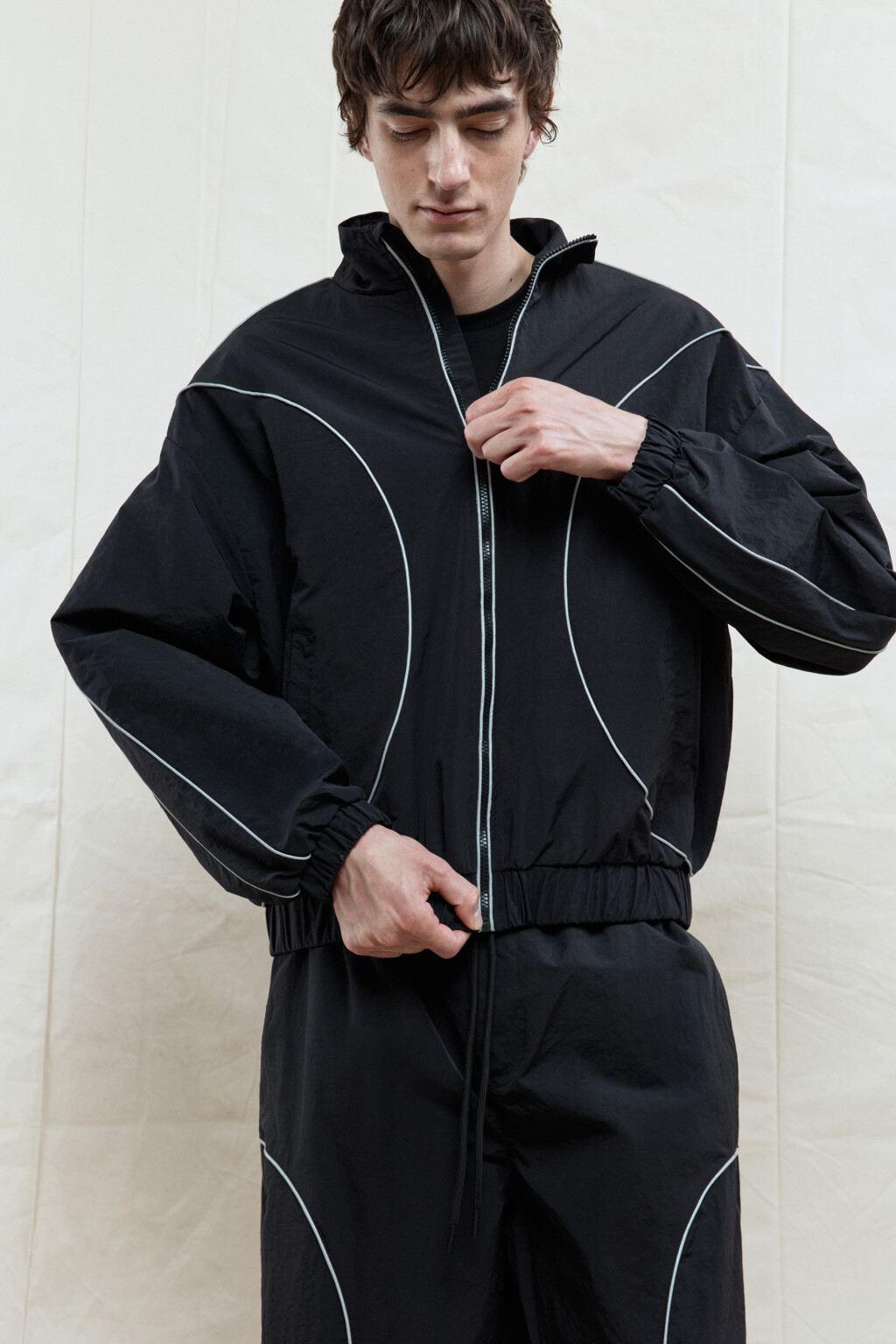 Куртка-олимпийка спортивная с лампасами - цвет черный - 2
