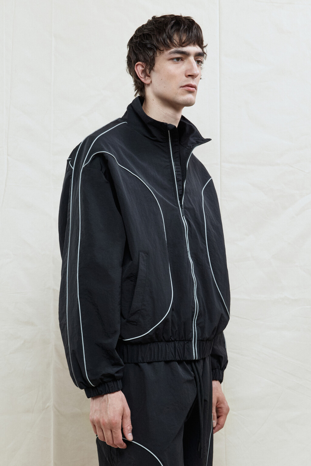 Куртка-олимпийка спортивная с лампасами - цвет черный - 4