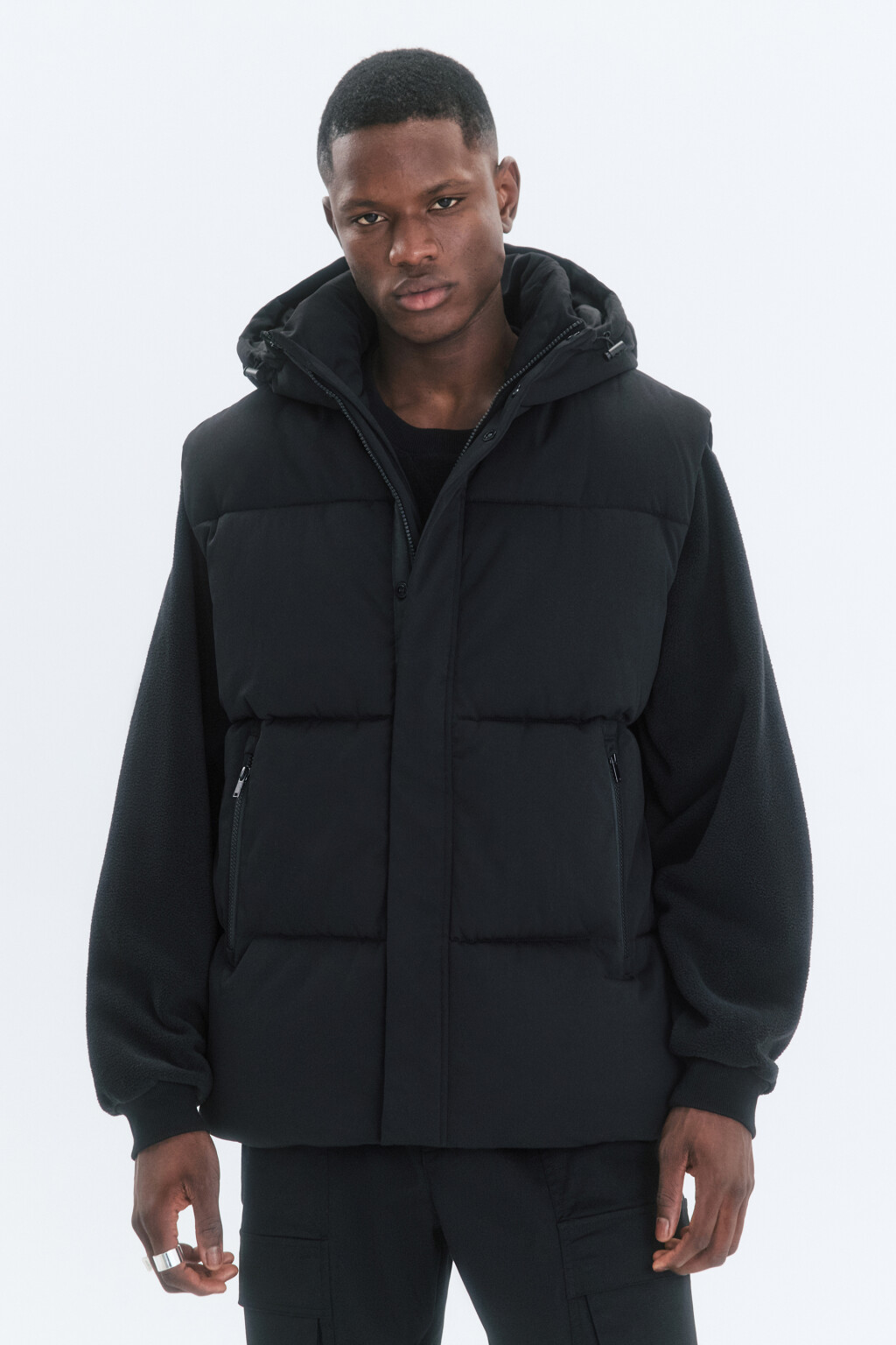 Жилет стеганый утепленный с капюшоном - цвет черный - 3