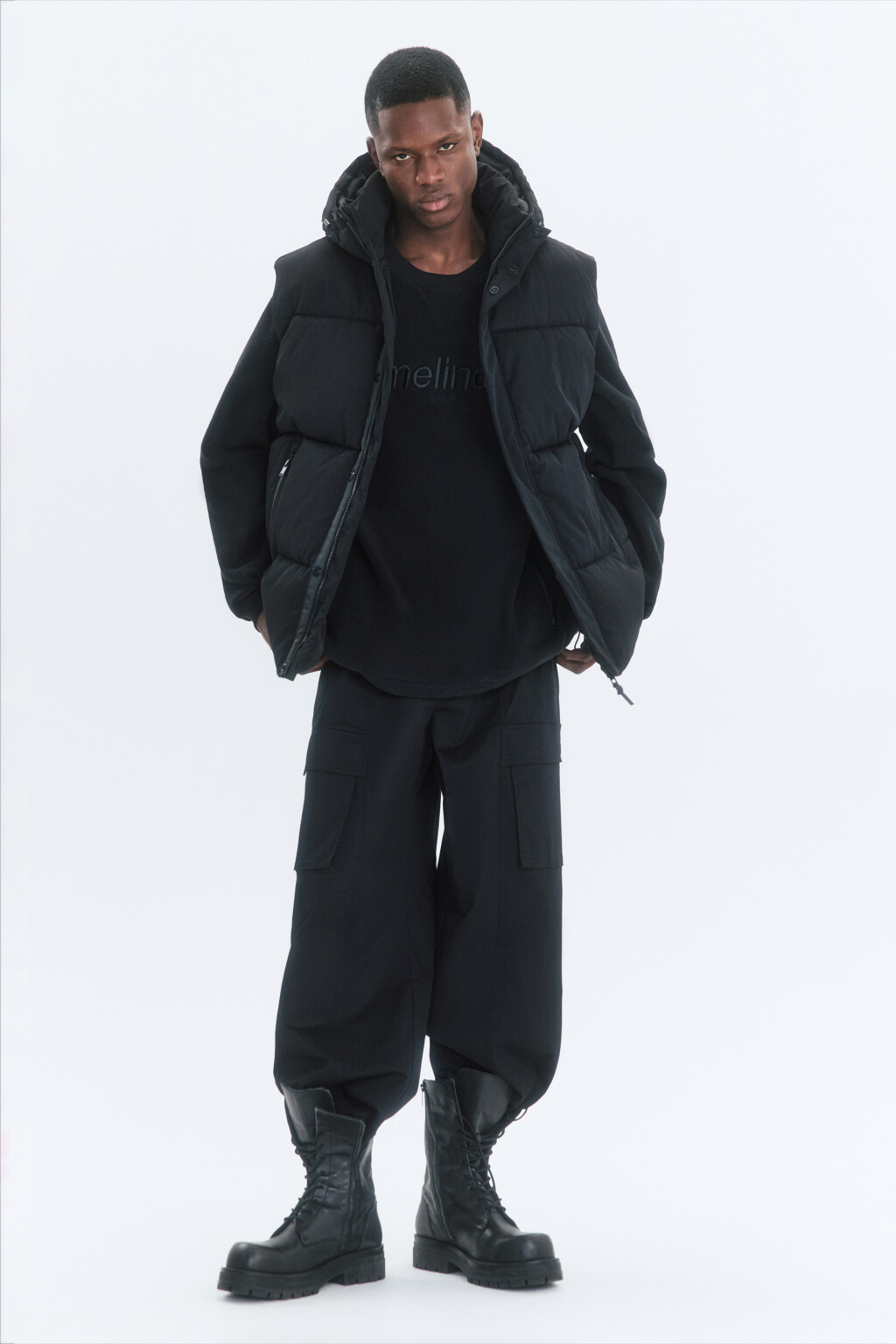 Жилет стеганый утепленный с капюшоном - цвет черный - 6