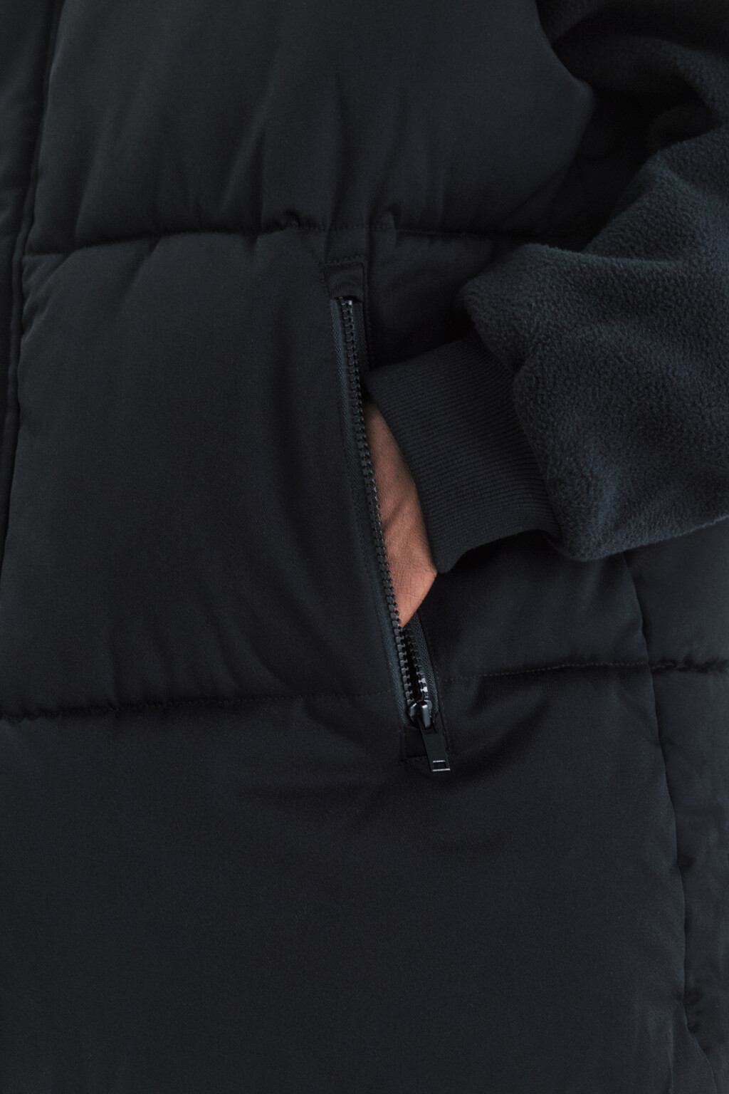 Жилет стеганый утепленный с капюшоном - цвет черный - 8