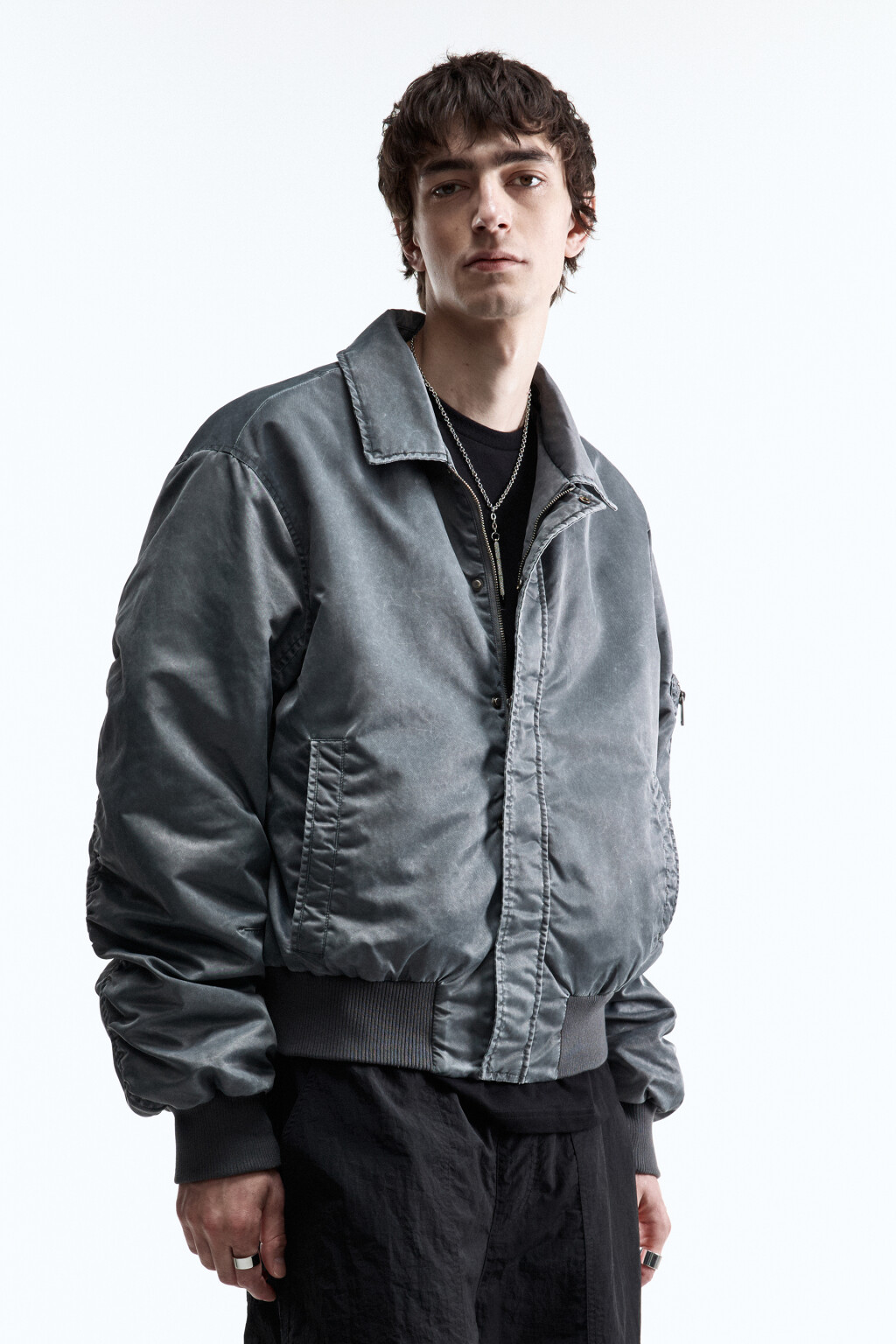 Куртка-бомбер утепленная с эффектом acid wash - цвет черный - 4