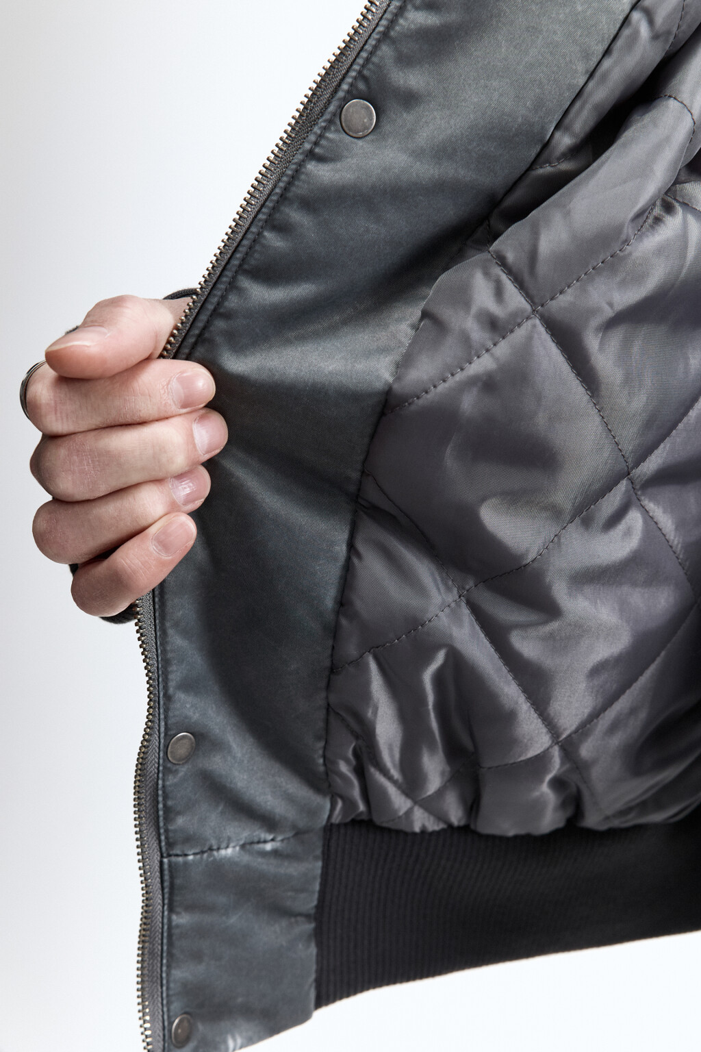 Куртка-бомбер утепленная с эффектом acid wash - цвет черный - 9