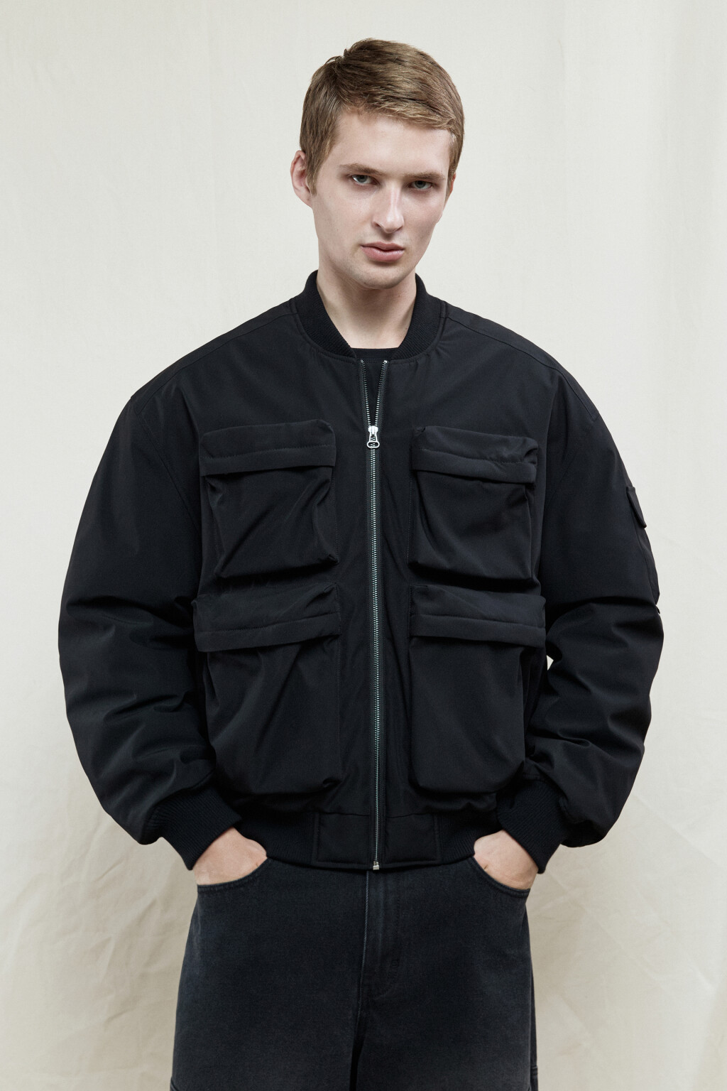 Куртка-бомбер утепленная с накладными карманами - цвет серый - 2