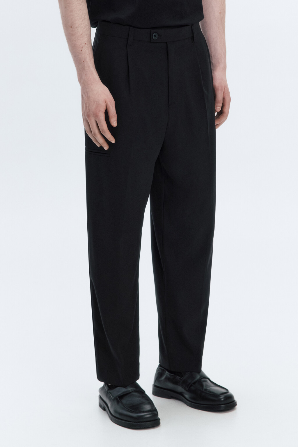 Брюки широкие костюмные со складками на поясе - цвет черный - 3