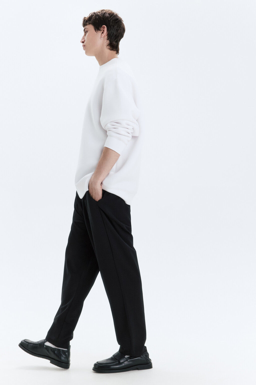 Брюки прямые костюмные с резинкой на поясе - цвет черный - 2