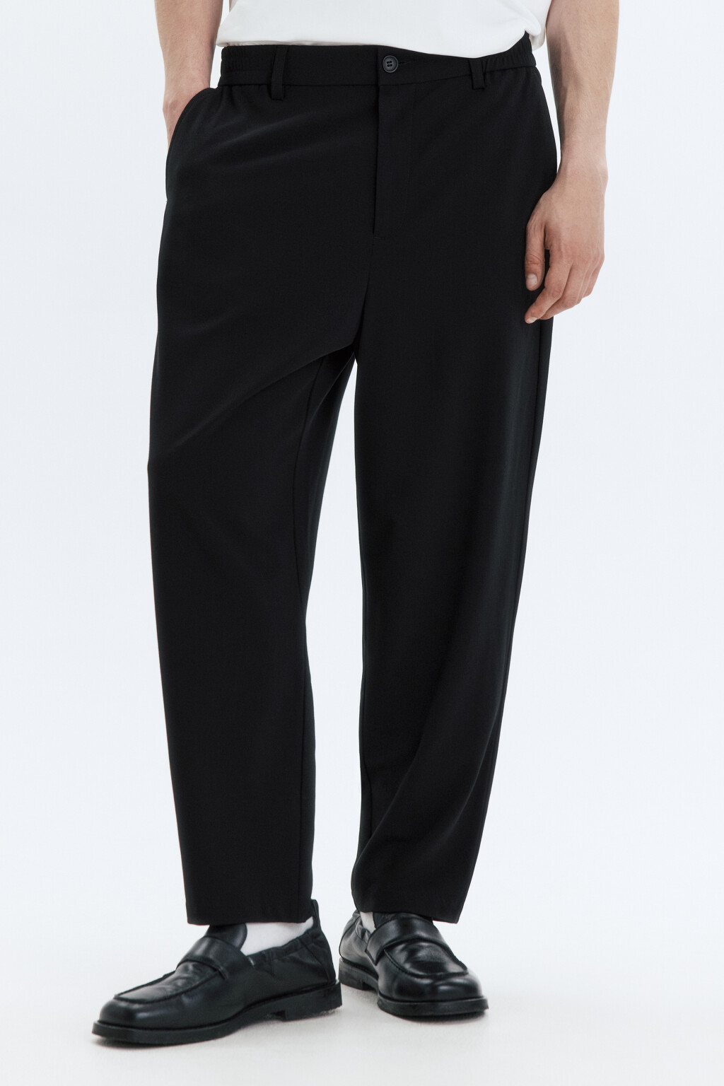 Брюки прямые костюмные с резинкой на поясе - цвет черный - 3