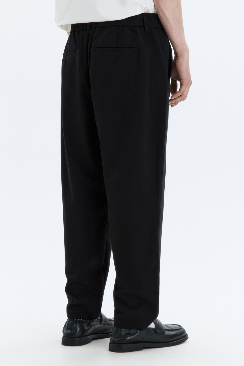 Брюки прямые костюмные с резинкой на поясе - цвет черный - 5