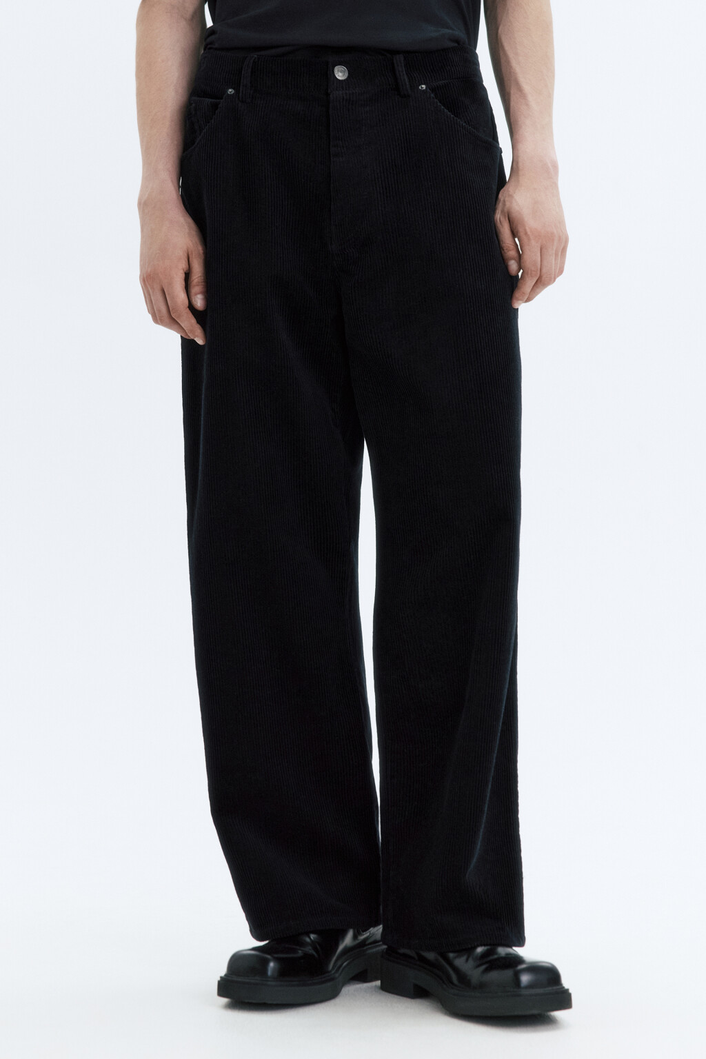 Брюки прямые с вельветовой фактурой - цвет черный - 2