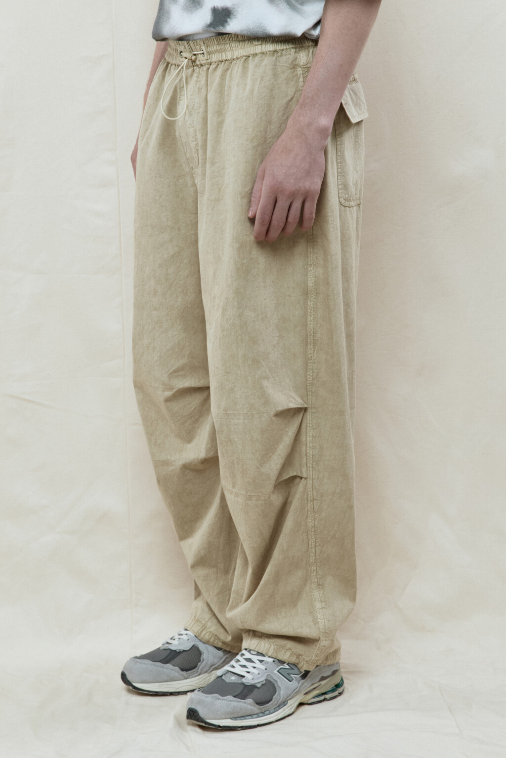 Брюки-парашюты хлопковые с вареным эффектом - цвет бежевый - 2