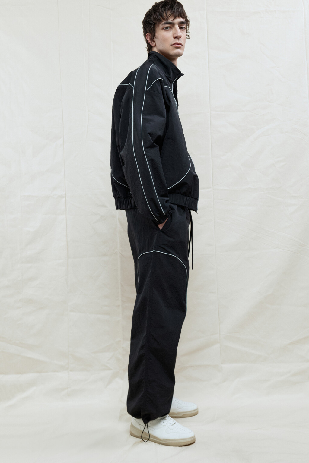 Брюки широкие спортивные с лампасами - цвет черный - 2