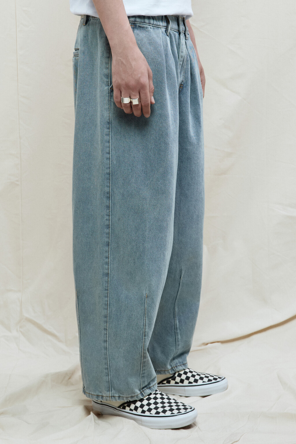 Джинсы balloon fit широкие со складками на поясе - цвет голубой - 3