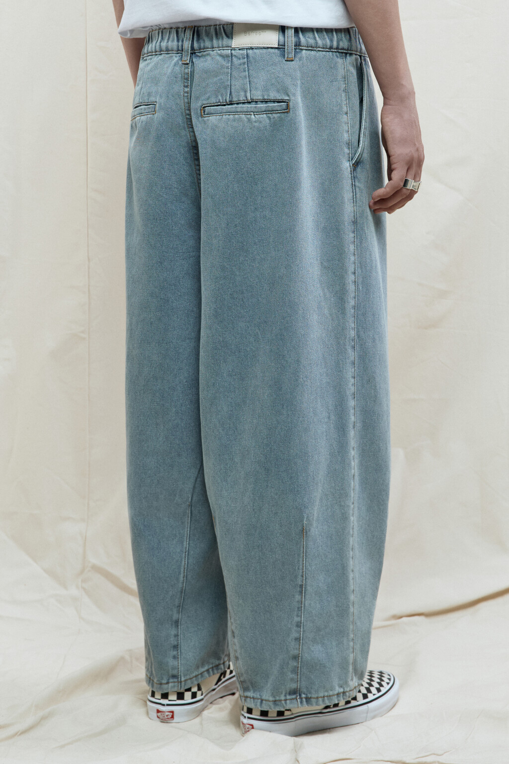 Джинсы balloon fit широкие со складками на поясе - цвет голубой - 4
