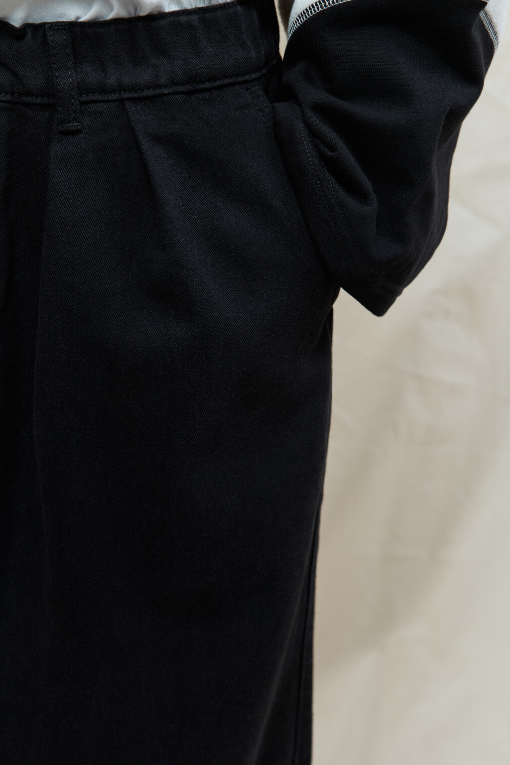 Джинсы balloon fit широкие со складками на поясе - цвет черный - 7