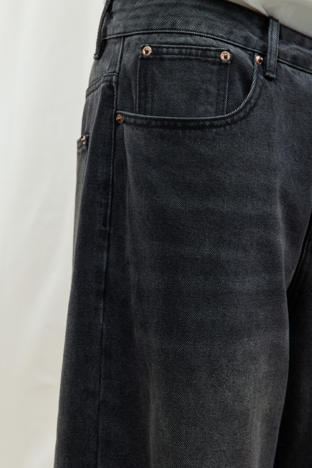 Джинсы skater fit с эффектом масляной стирки - цвет серый - 7