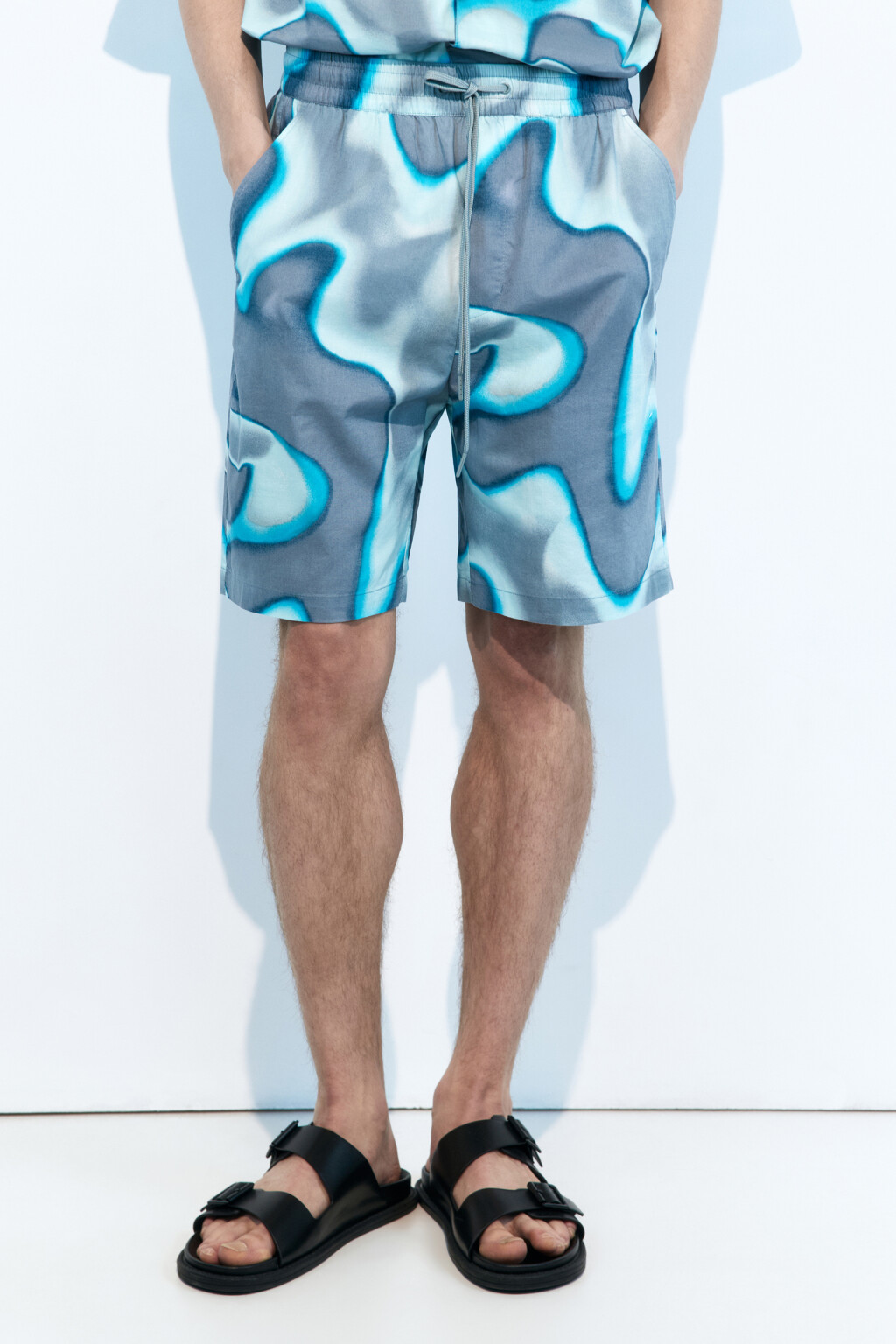 Шорты хлопковые с принтом-абстракцией - цвет мультиколор - 2