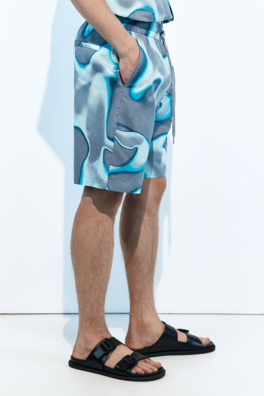 Шорты хлопковые с принтом-абстракцией - цвет мультиколор - 3