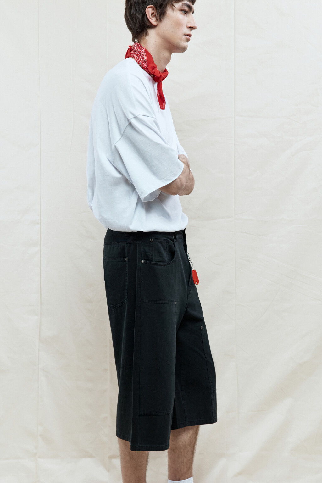 Шорты-бермуды хлопковые с накладными карманами - цвет черный - 1