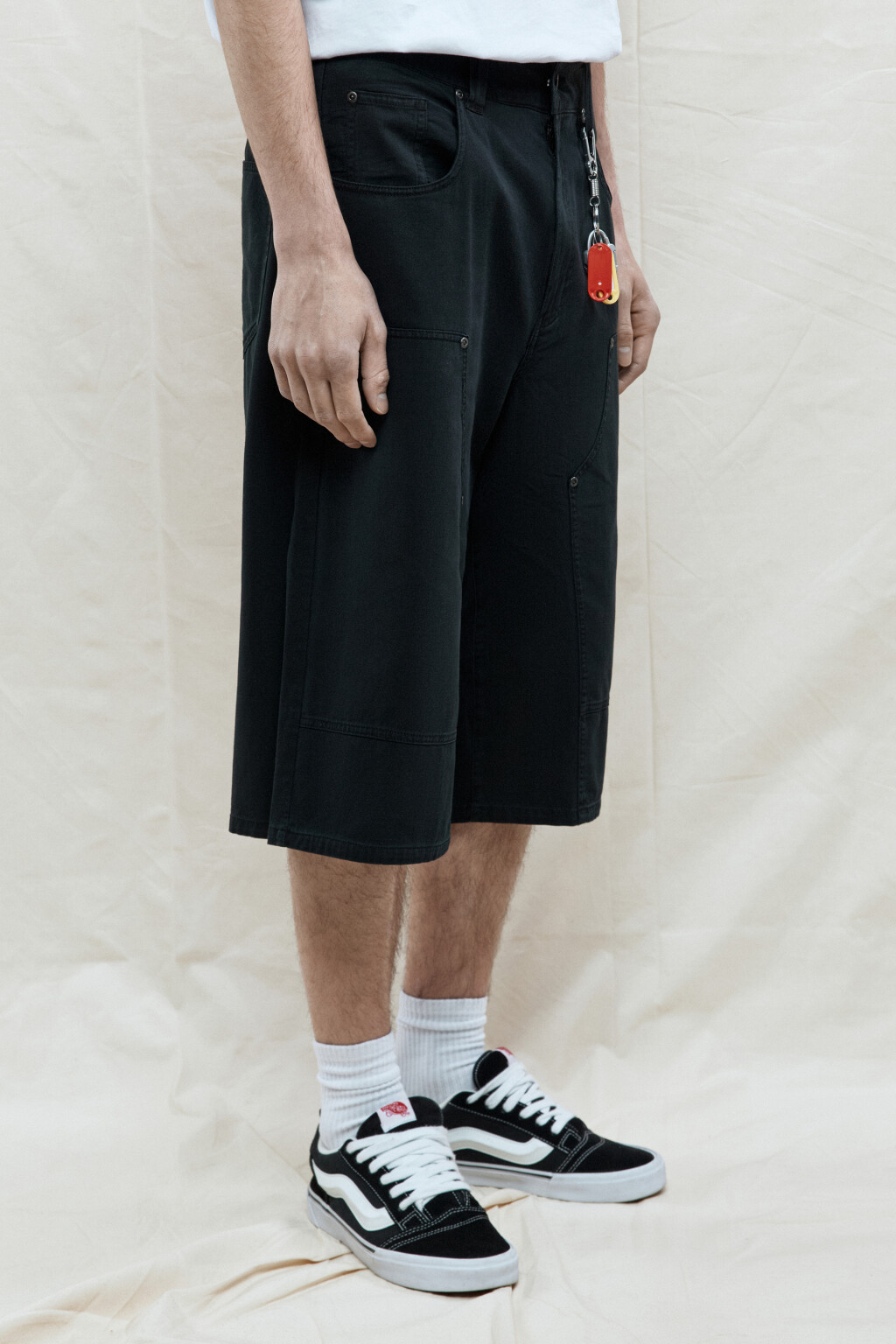 Шорты-бермуды хлопковые с накладными карманами - цвет черный - 3