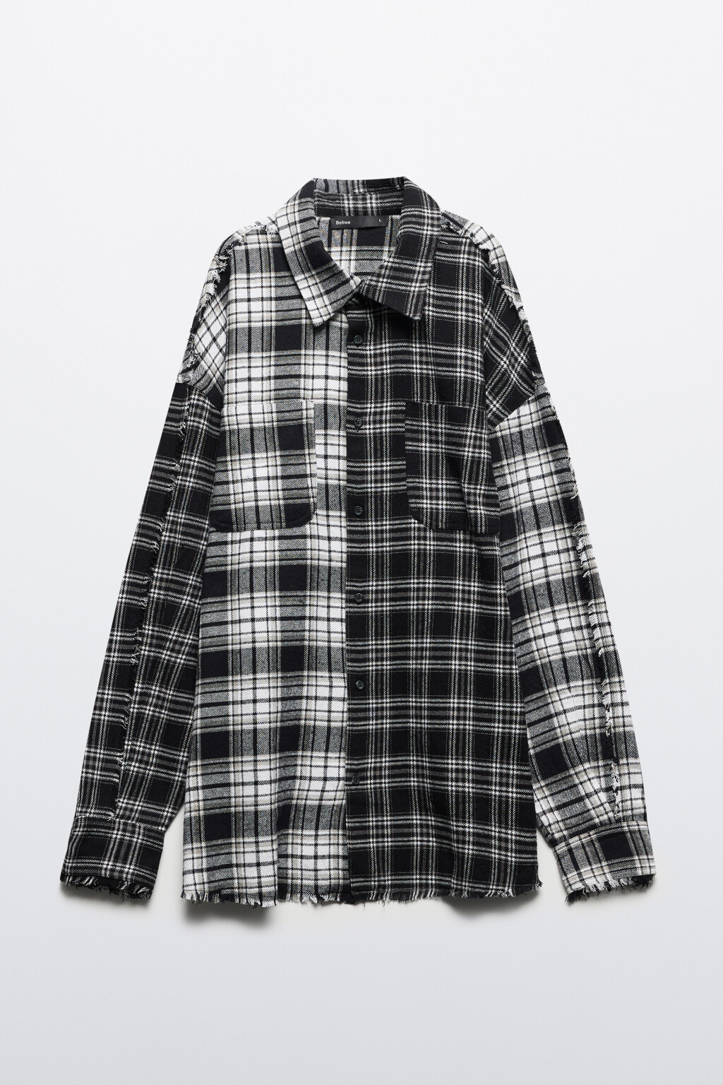 Рубашка oversize клетчатая с открытыми срезами - цвет черный - 8