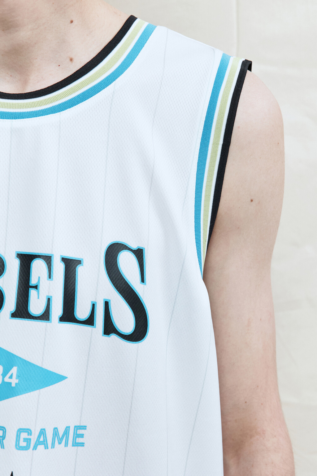 Майка сетчатая с принтом в спортивном стиле - цвет белый - 7