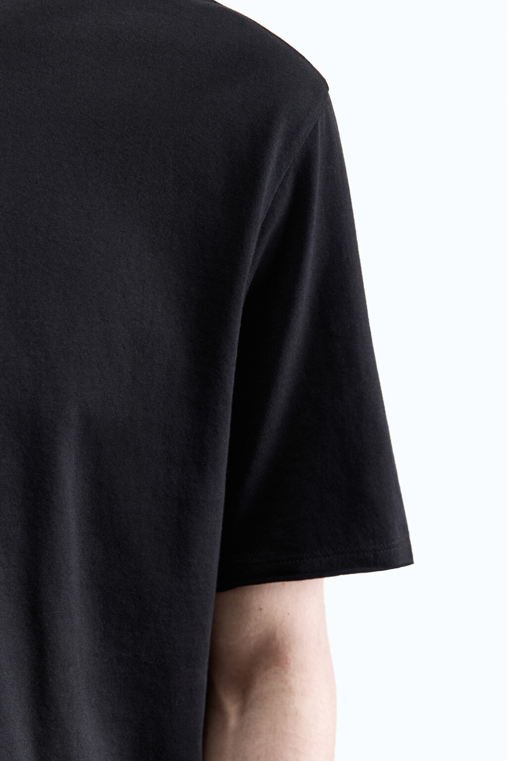 Футболка хлопковая с открытыми срезами - цвет черный - 7