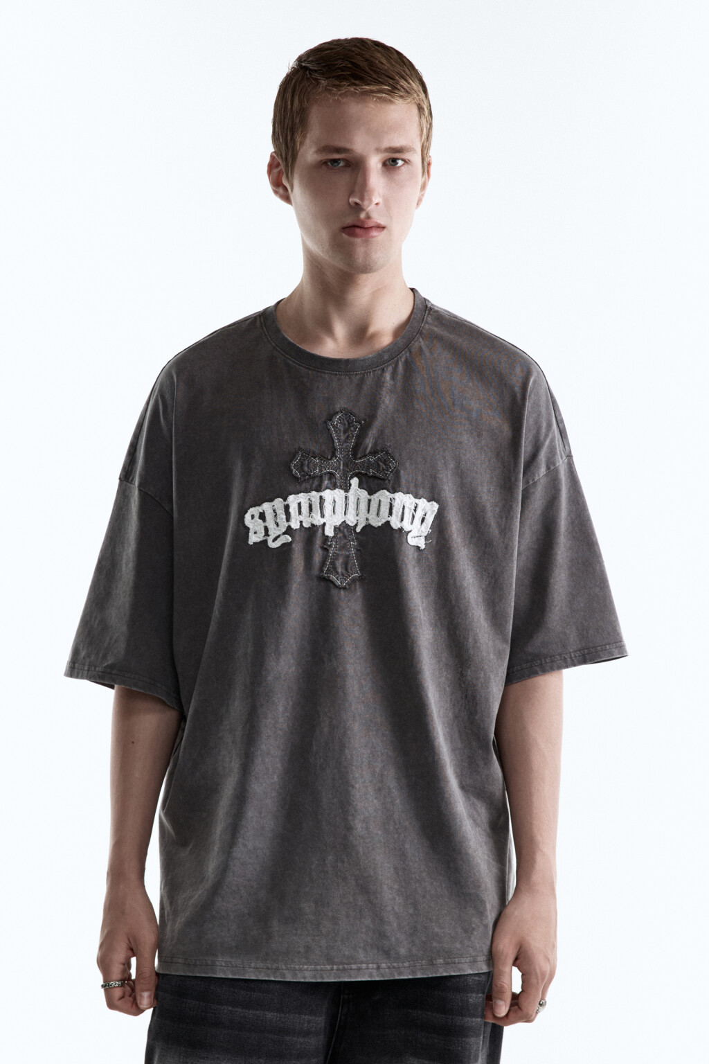 Футболка oversize с вареным эффектом и принтом 2433120023, цвет: серый ...