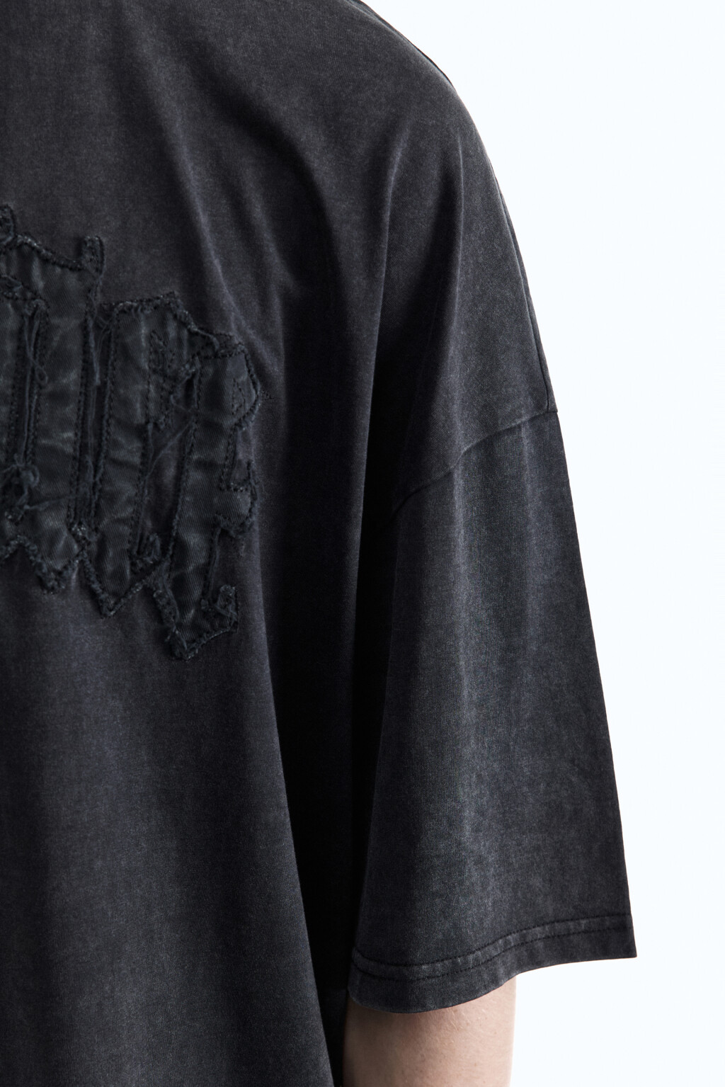 Футболка oversize с вареным эффектом и принтом - цвет черный - 7