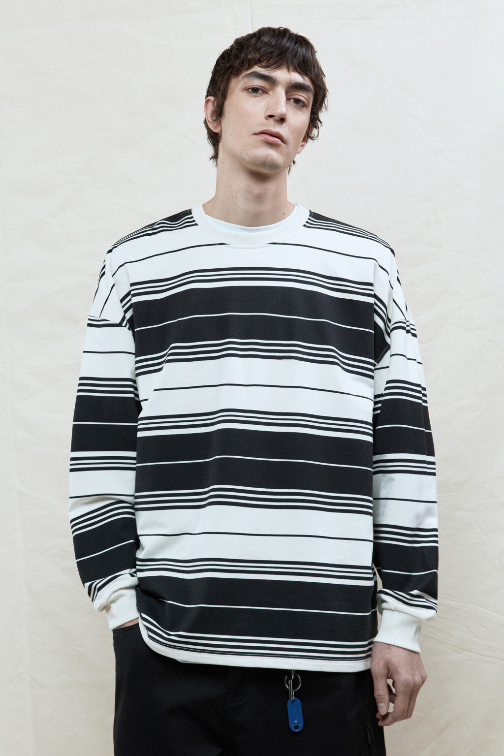 Свитшот oversize с принтом в полоску - цвет черный - 2