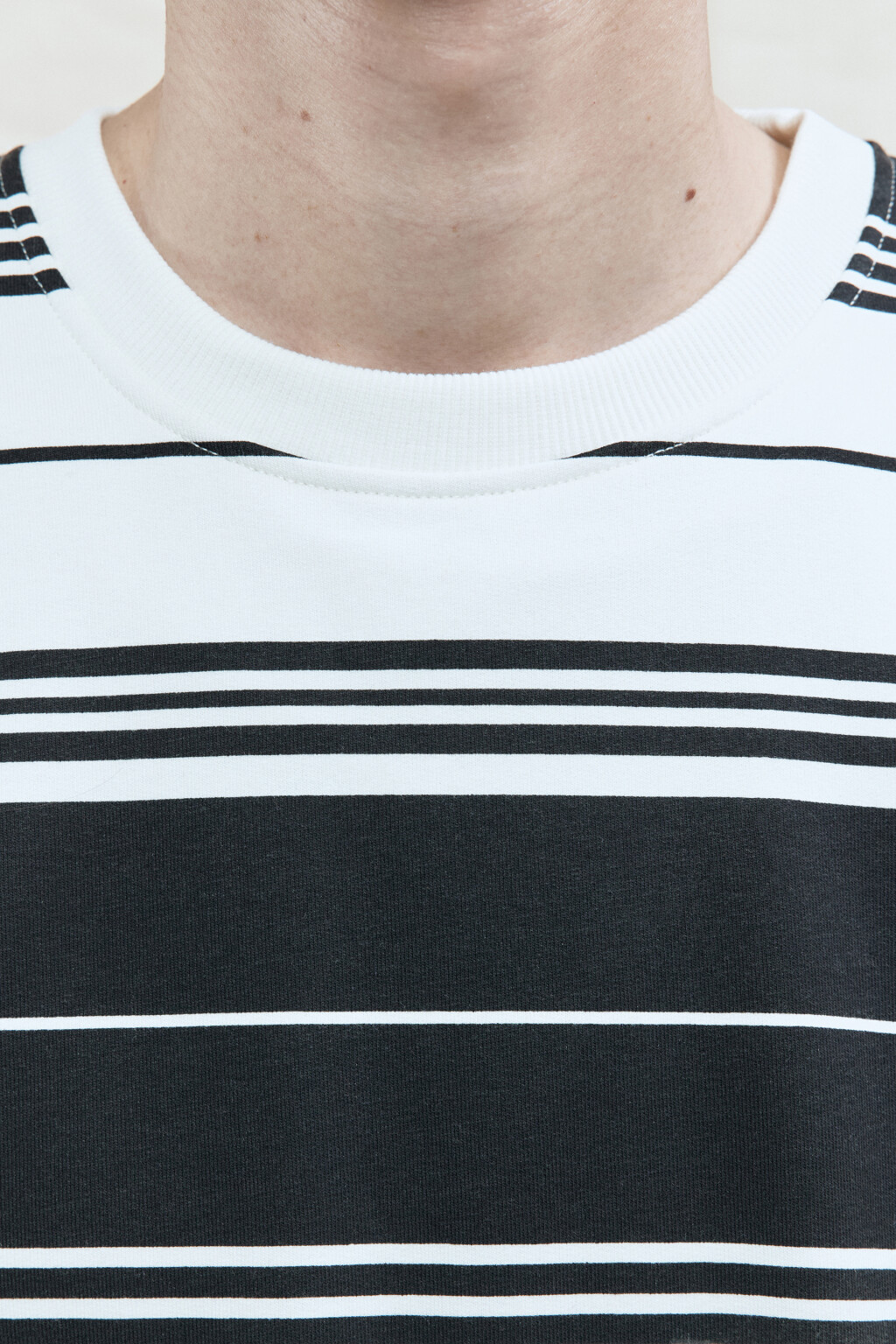 Свитшот oversize с принтом в полоску - цвет черный - 6