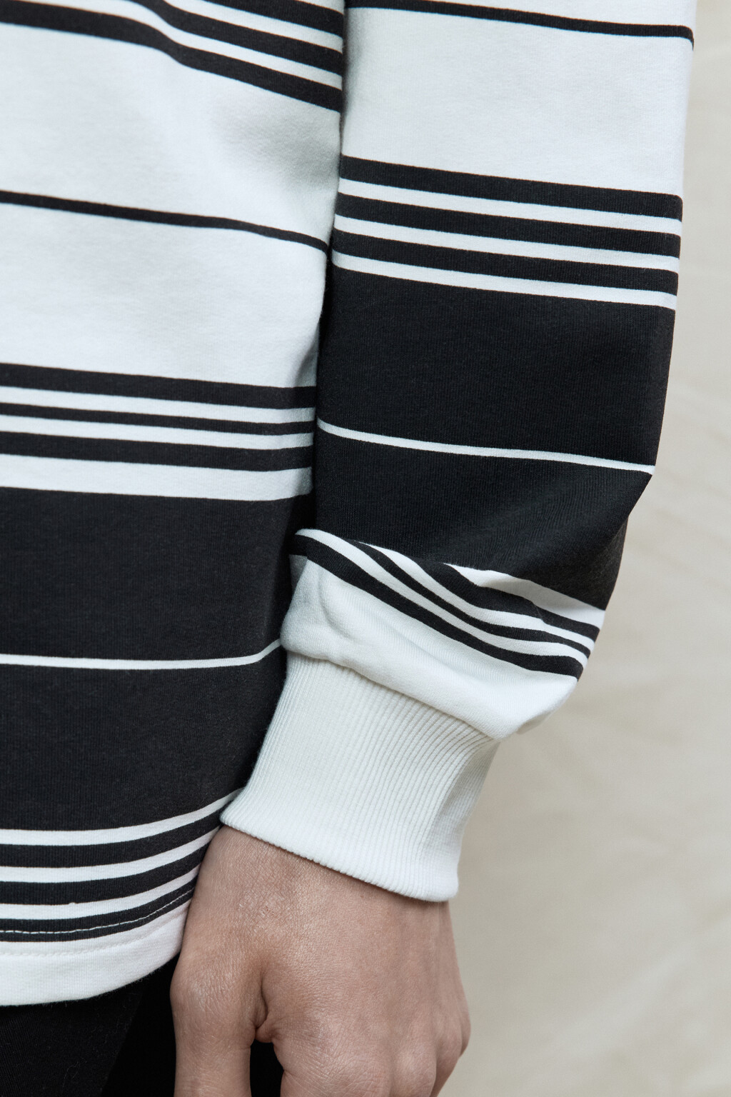 Свитшот oversize с принтом в полоску - цвет черный - 7