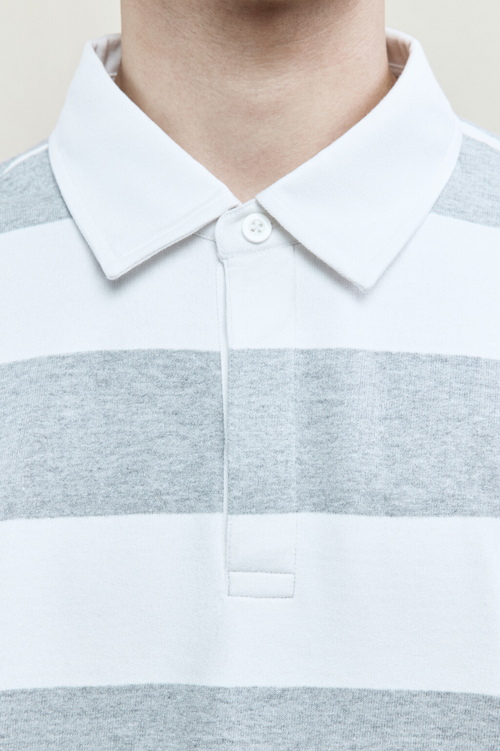 Джемпер-поло в полоску с вышивкой на груди - цвет серый - 7