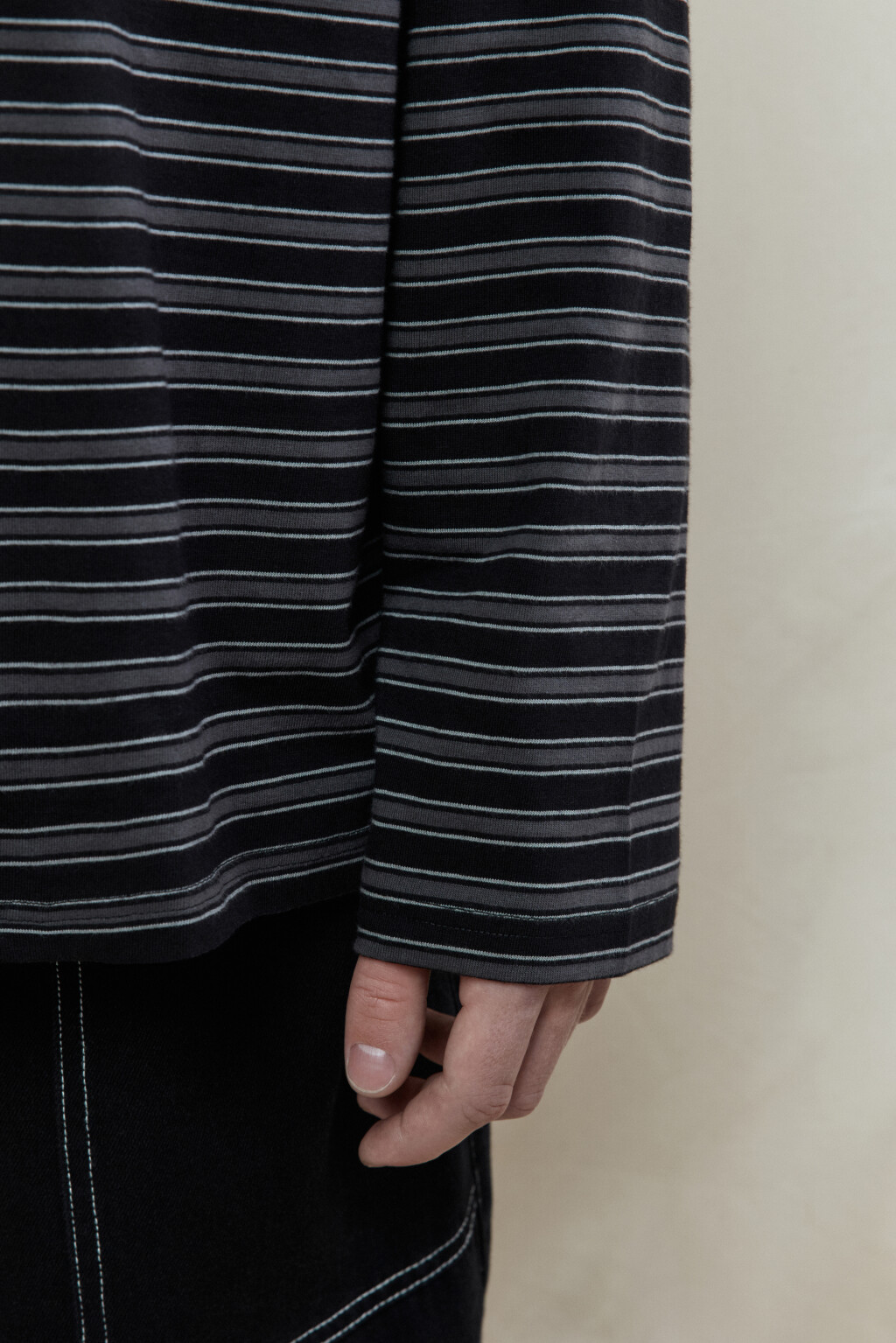 Лонгслив oversize из двух тканей - цвет черный - 7