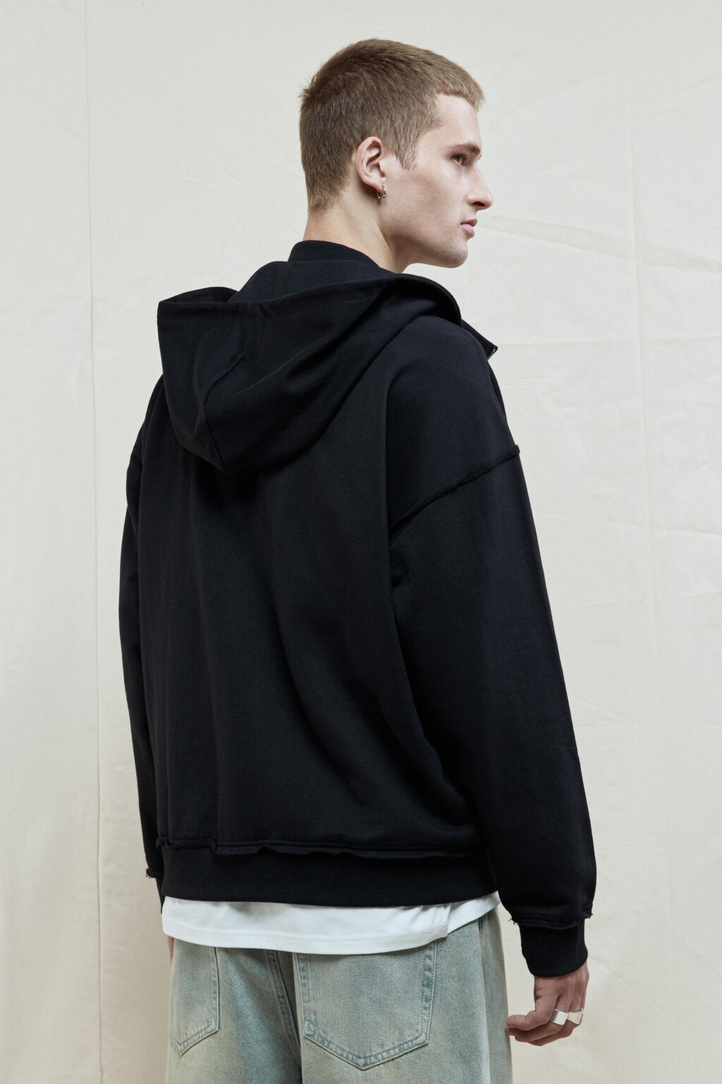 Худи-зипка oversize из футера с капюшоном - цвет черный - 4