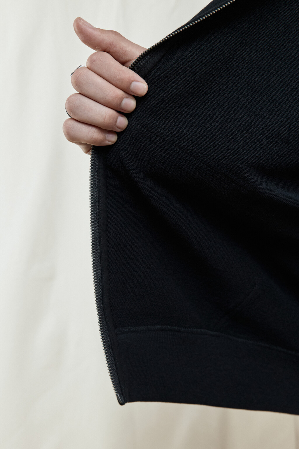 Худи-зипка oversize из футера с капюшоном - цвет черный - 6