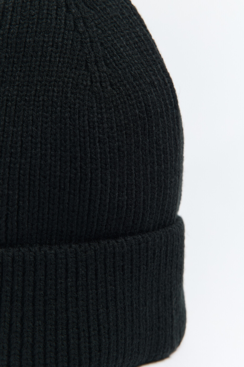 Шапка-бини вязаная в рубчик - цвет черный - 2